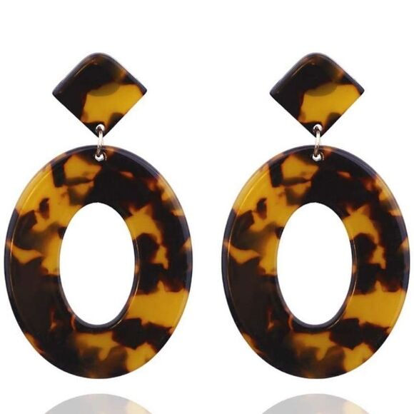 Free People Kelly Resin Drop Hoops Brunette Tortoiseshell Pattern - Picture 7 of 7